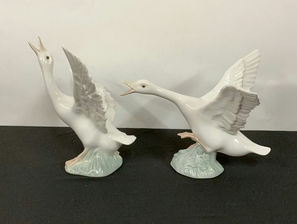 Lladro Flying and Jumping Geese - image 4 of 5