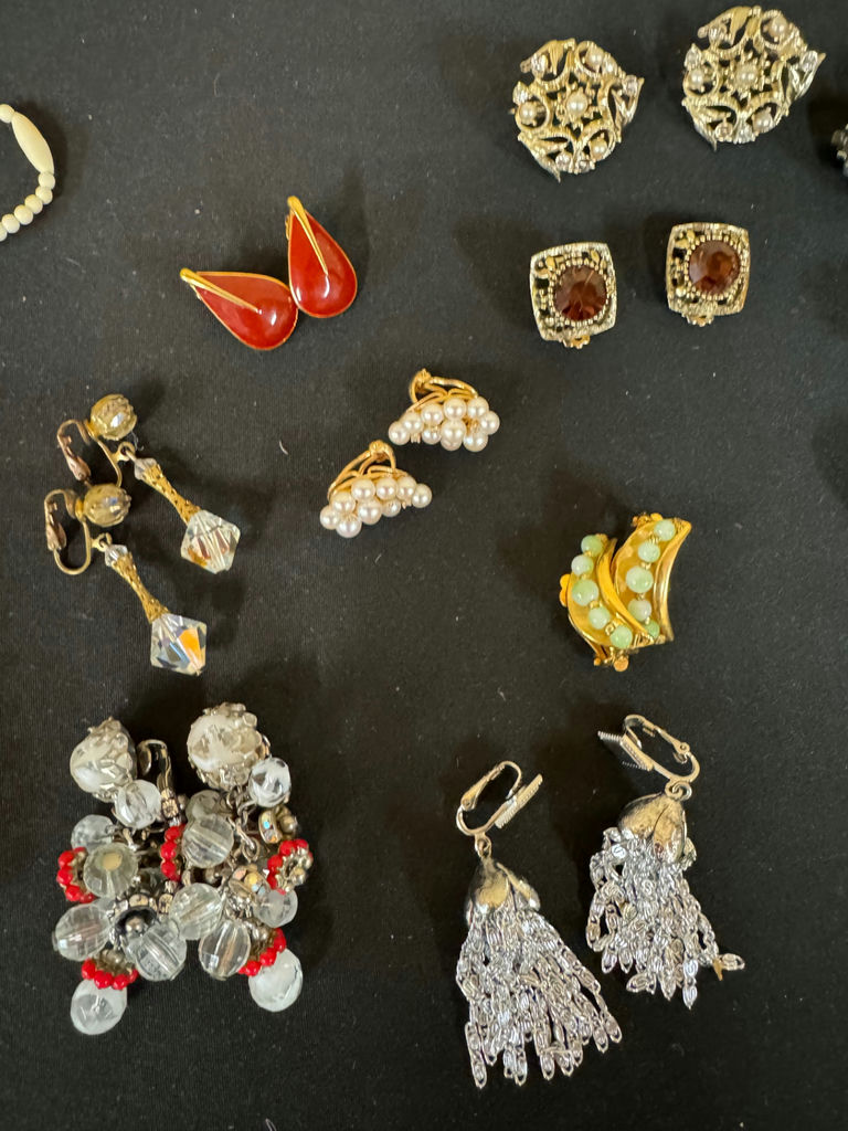 Vintage Costume Jewelry Lot - image 7 of 9