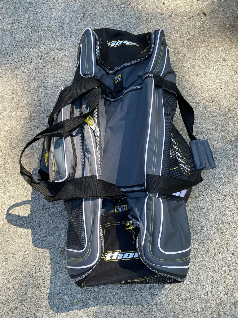 Specialty Travel Bags - image 2 of 8