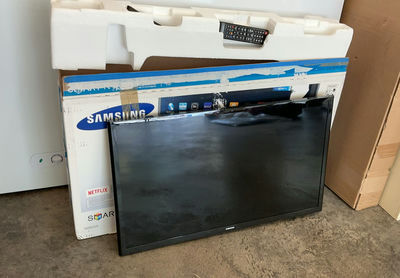 Samsung Tv - Image 1 of 4