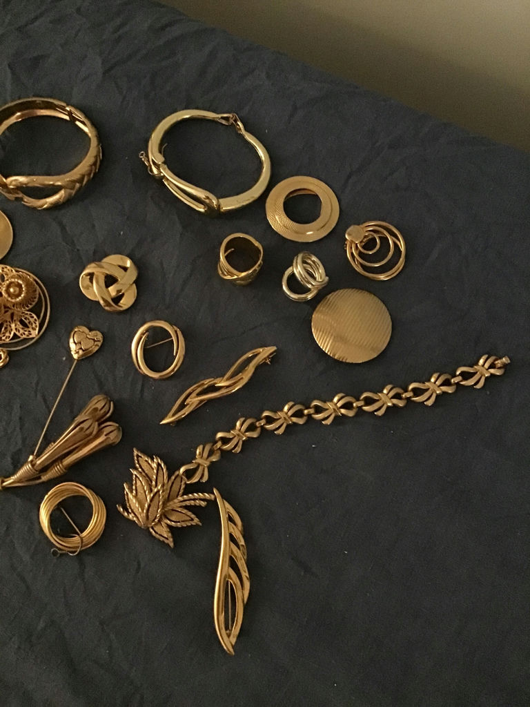 Assorted gold jewelry - pins, rings and bracelets - image 3 of 3