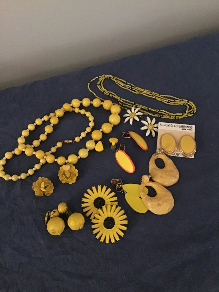 Assorted yellow jewelry collection - image 2 of 2