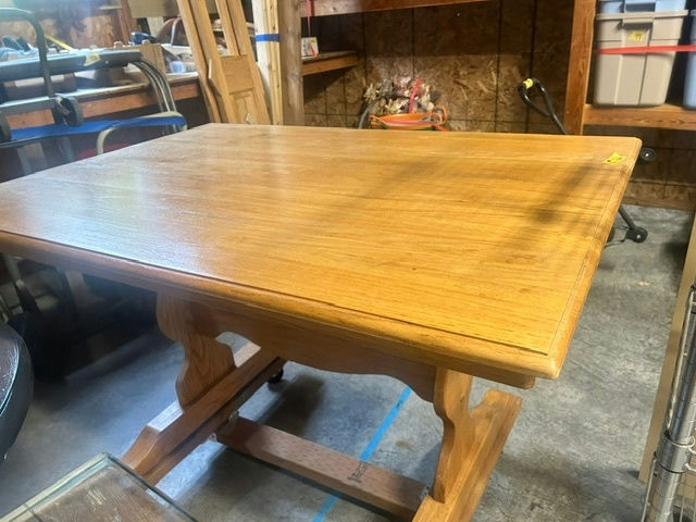 Pedestal Style Table - image 4 of 4