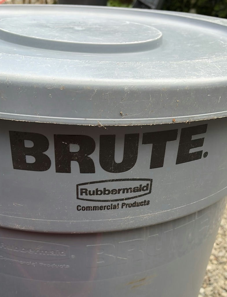 Assorted Trash Cans and Bins - image 4 of 5