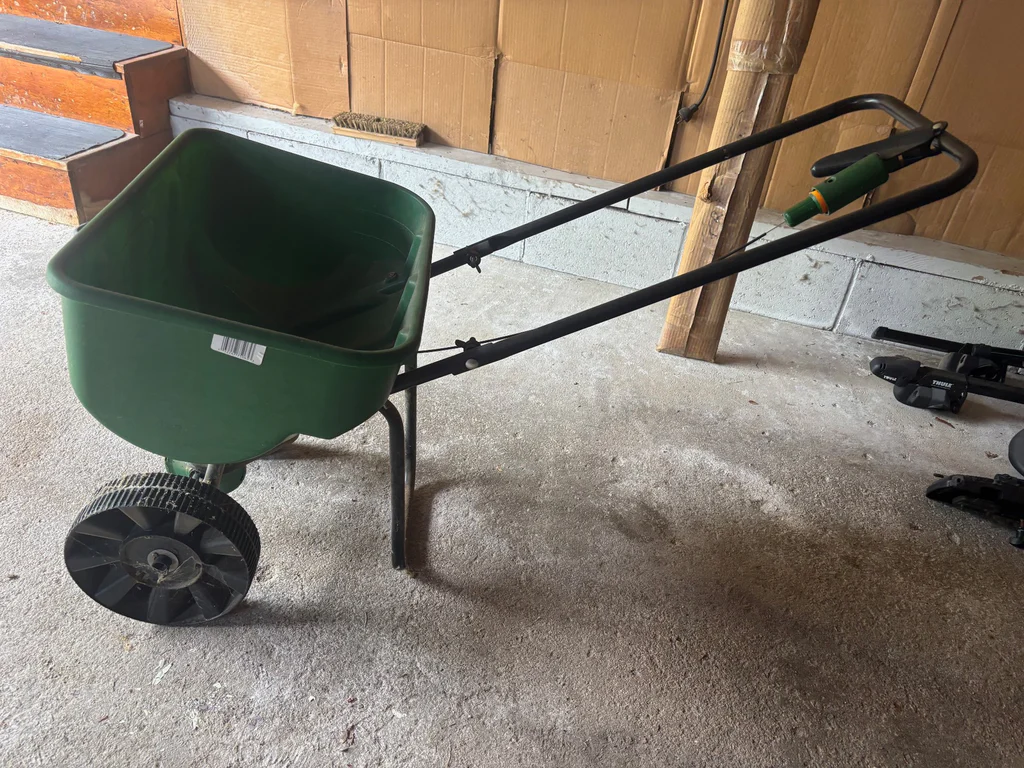 Scotts Seed/Fertilizer Spreader - image 2 of 2