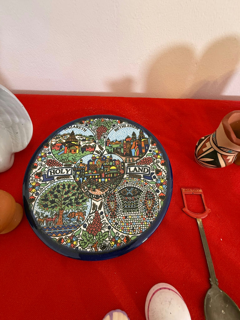 Assorted Decorative Souvenirs and Figurines - image 3 of 4