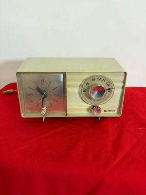 General Electric Clock Radio - Image 1 of 2