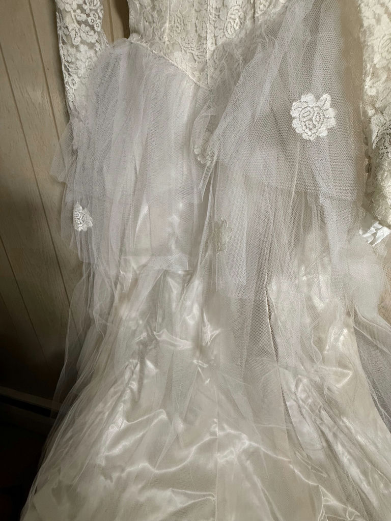 White Lace Wedding Dress - image 3 of 4