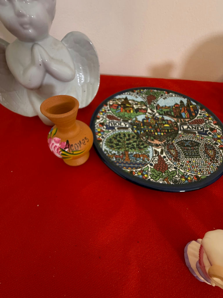Assorted Decorative Souvenirs and Figurines - image 4 of 4