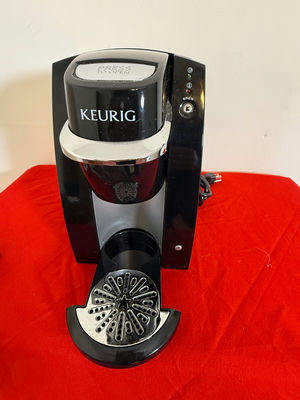 Keurig Single-Serve Coffee Maker and Quilted cover - Image 1 of 3