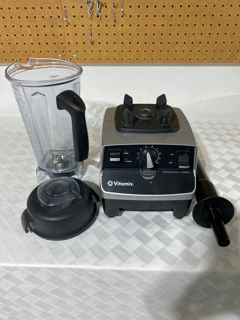 Vitamix and GE hand mixer - image 3 of 5