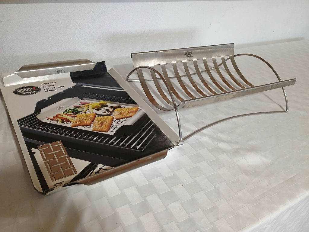 Weber grill pan and roasting rack - image 1 of 3