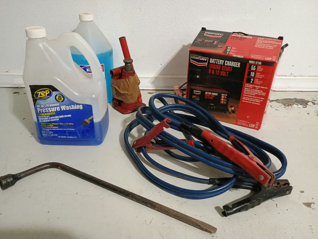 Garage automotive tools and fluids - image 1 of 5