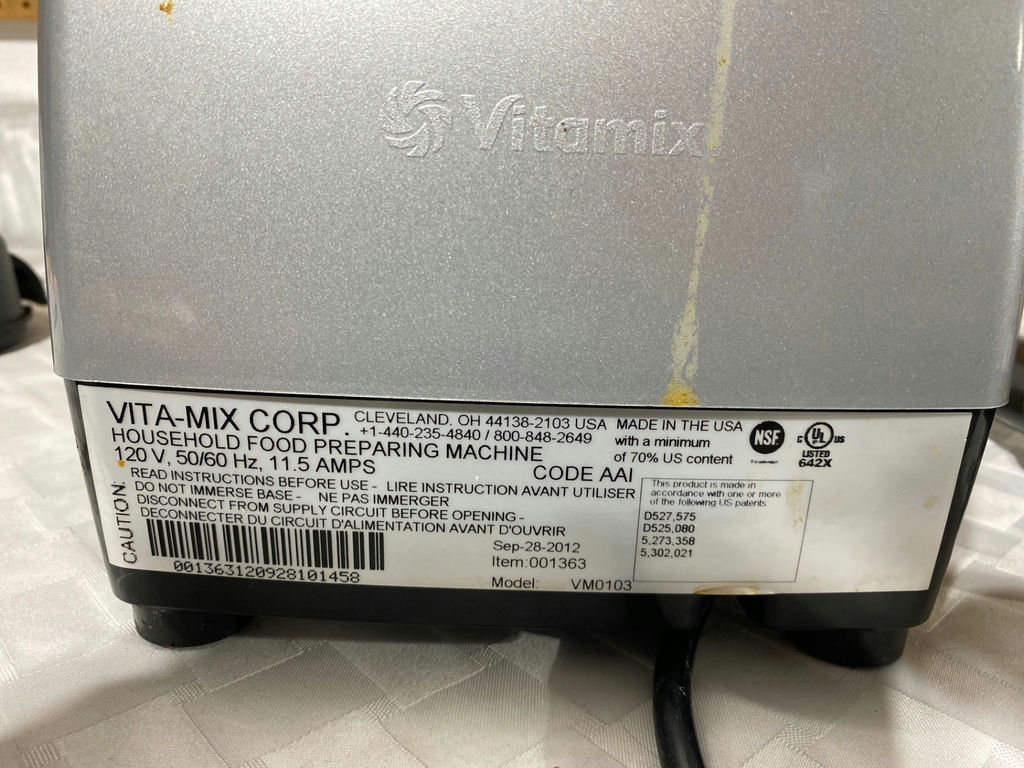 Vitamix and GE hand mixer - image 4 of 5