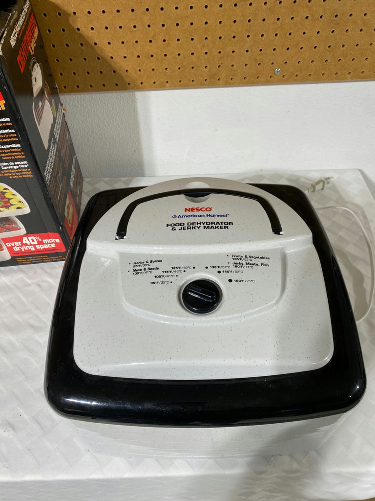 3-Quart Slow Cooker and Nesco Dehydrator with Box - image 4 of 6