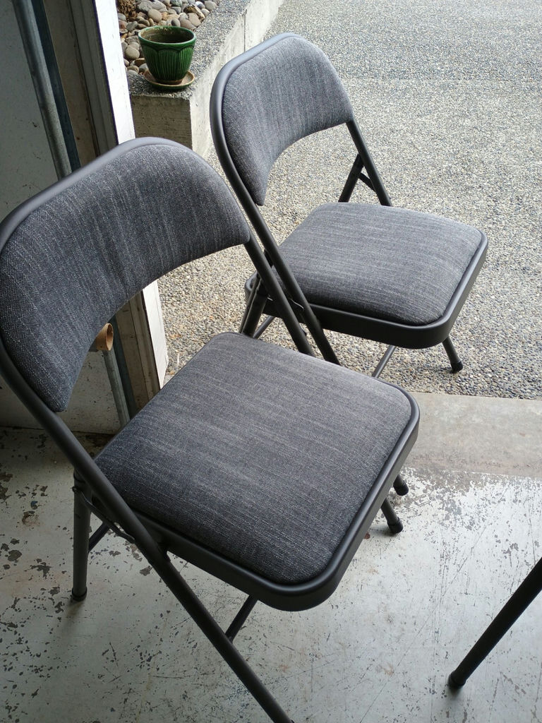 Folding table and chairs - image 3 of 7