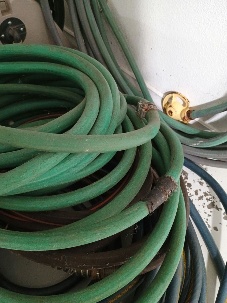 Assorted garden hoses and hose reel - image 4 of 4