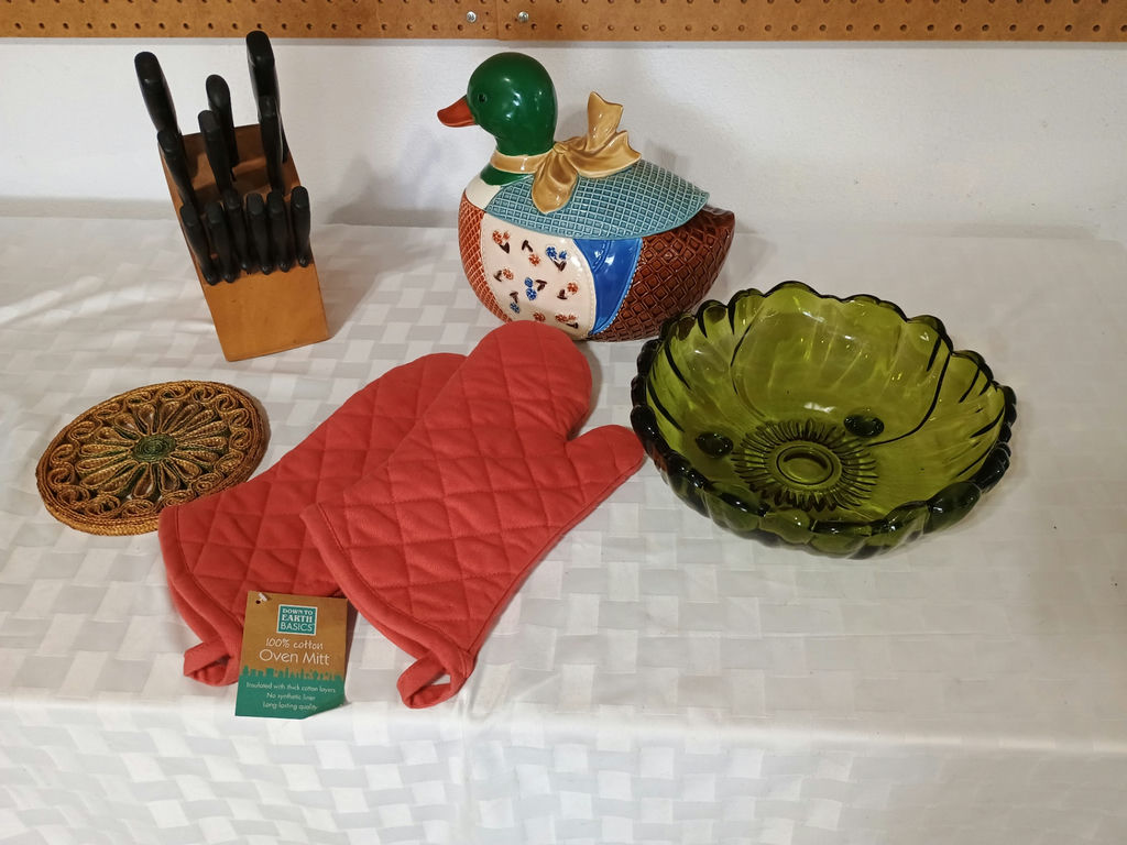 Tristar 12 Knife collection & Other Kitchen items - image 1 of 9