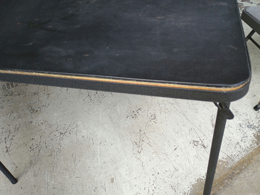 Folding table and chairs - image 5 of 7