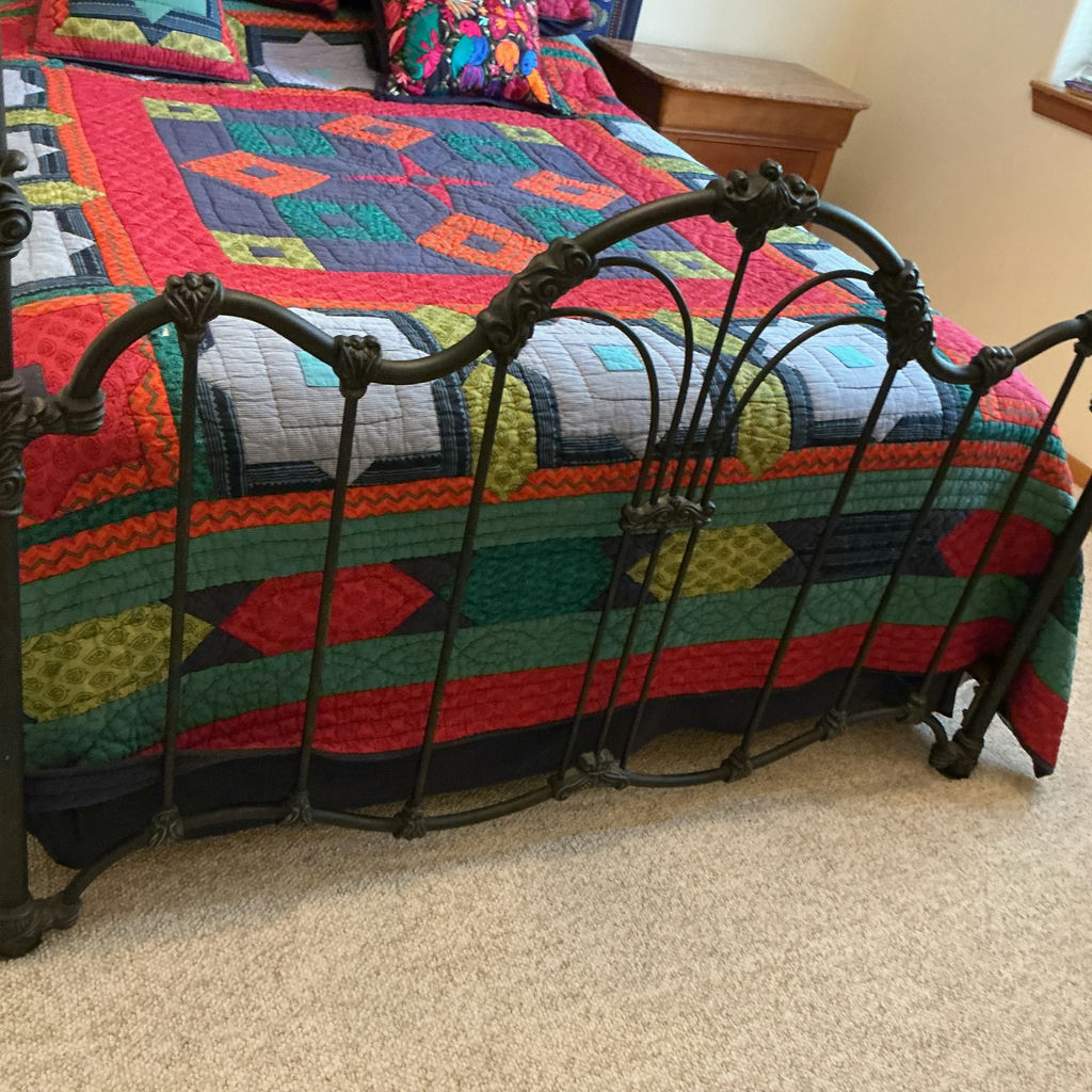 Queen Rod Iron Metal Bed Frame, Mattress/box Spring with Quilt and Pillows - image 3 of 11