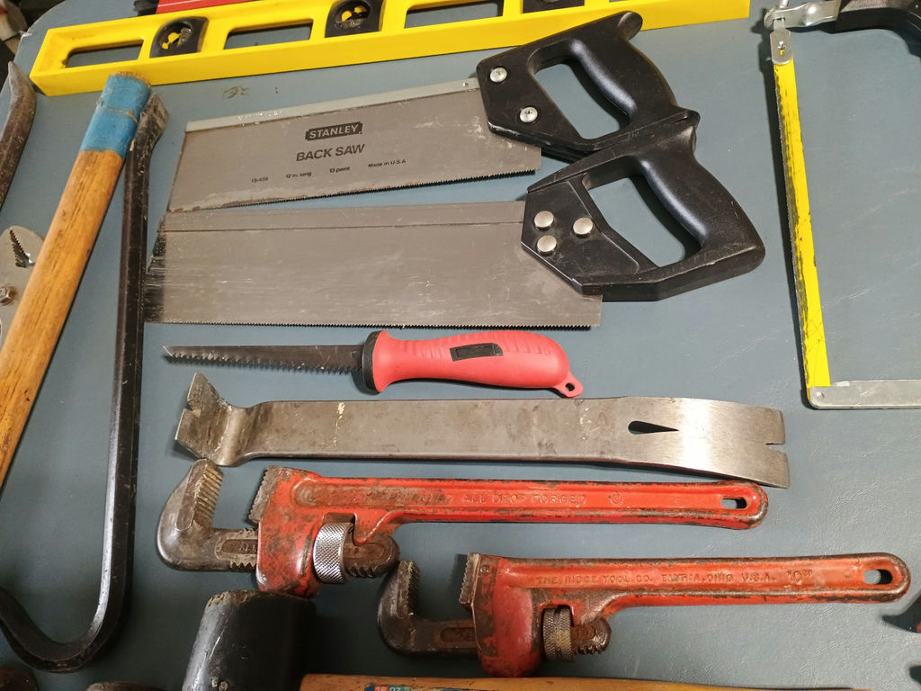 Assorted Hand Tools and Saws - image 3 of 5