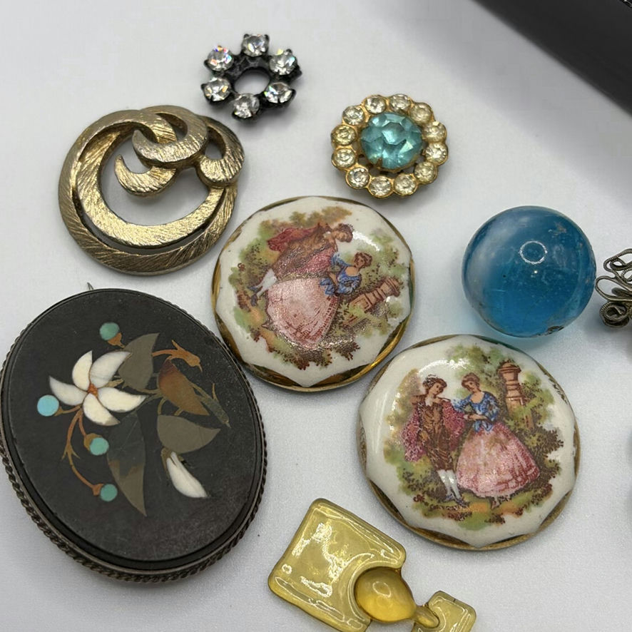 Vintage Lacquer Box With Treasures - image 6 of 9