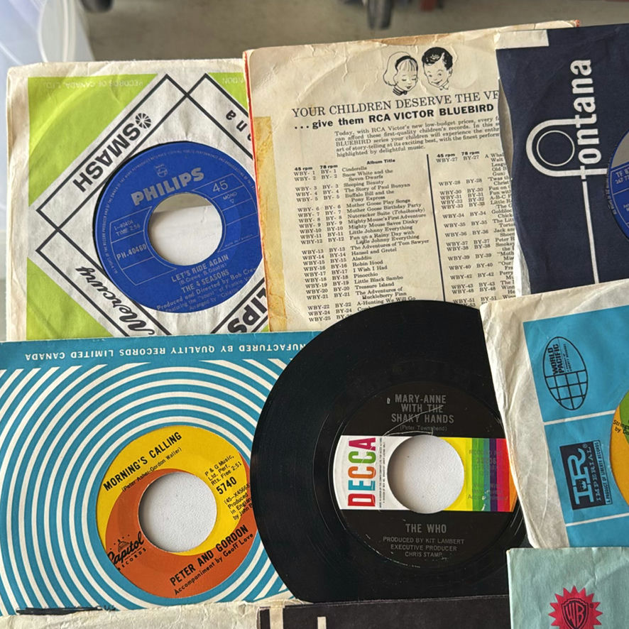 Large Assortment Of 45’s Records In case - image 30 of 32