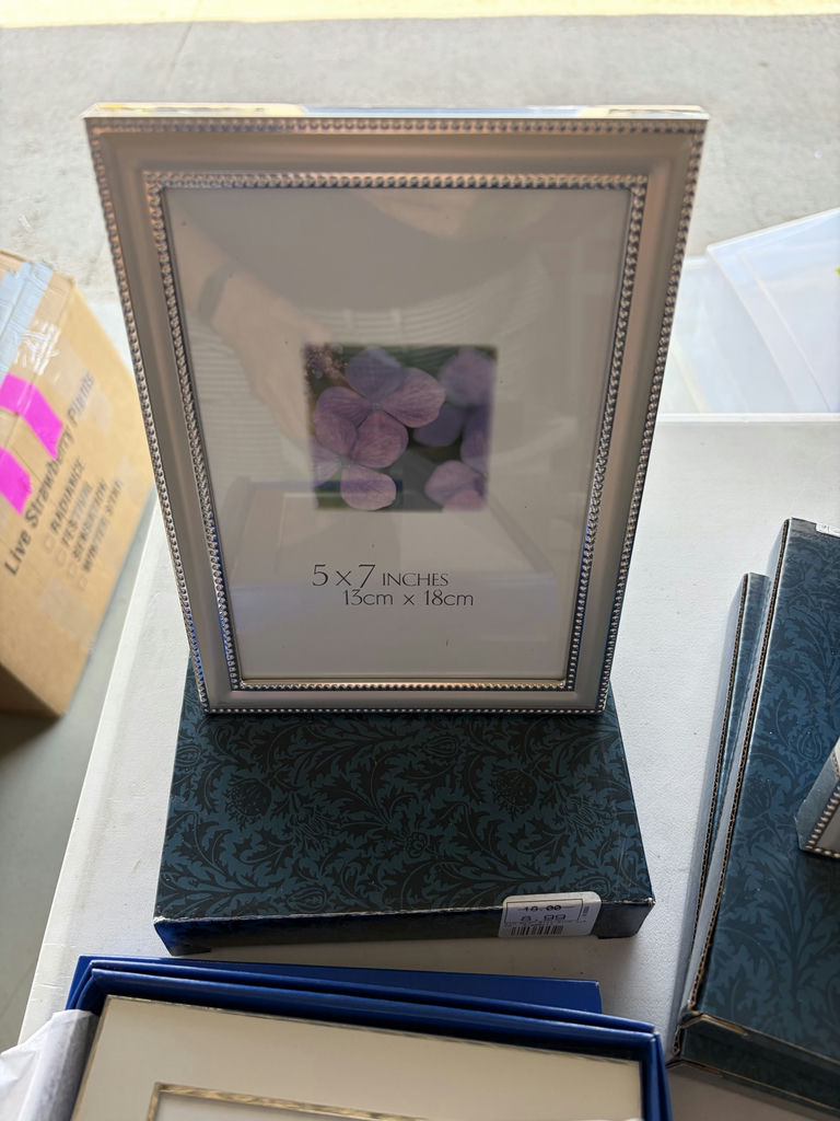 Assorted New Photo Frames - image 14 of 17
