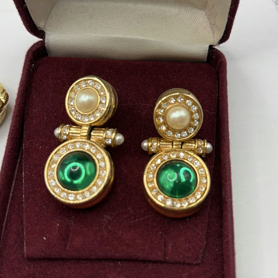 Green Jewelry Lot - image 2 of 15