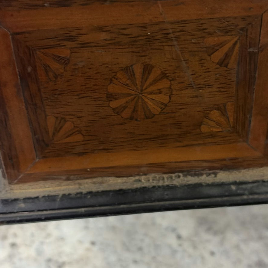 Vintage Boxes And Display Stands - image 21 of 27