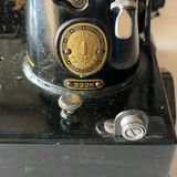 Singer Featherweight 222k - thumbnail 3 of 20