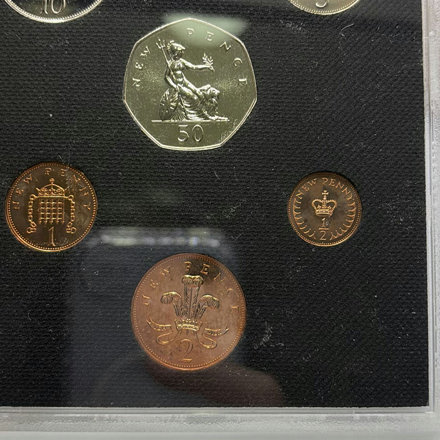 Euro Coin Set And UK Coin Set - image 12 of 12