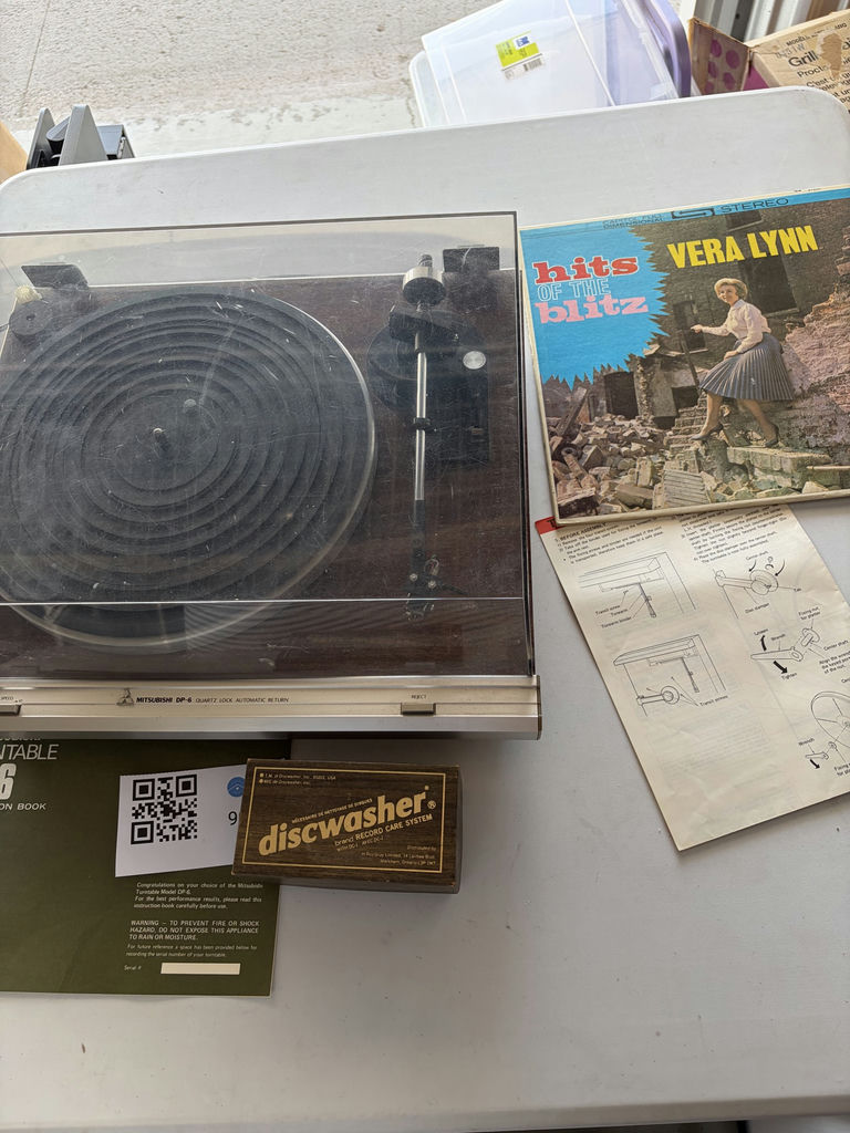 Mitsubishi DP-6 Record Player - image 1 of 7