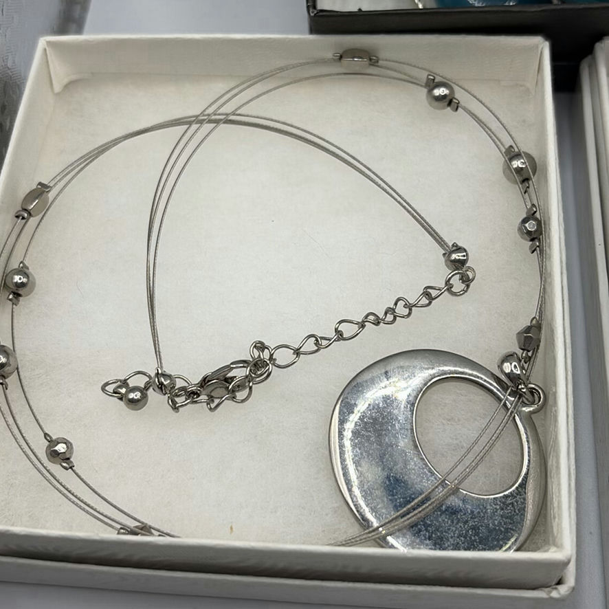 Silver Coloured Fashion Jewelry - image 5 of 11