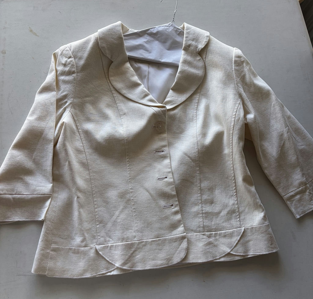 Women’s Clothing Size 8-14 - image 17 of 20