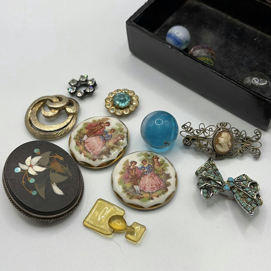 Vintage Lacquer Box With Treasures - image 5 of 9