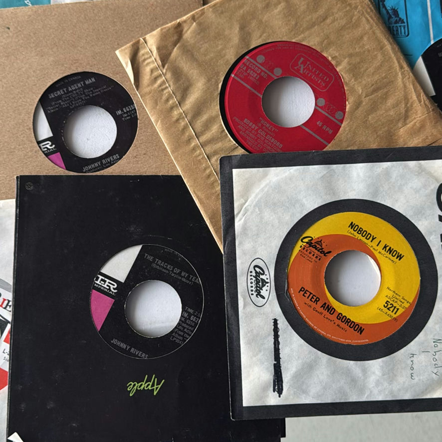 Large Assortment Of 45’s Records In case - image 18 of 32