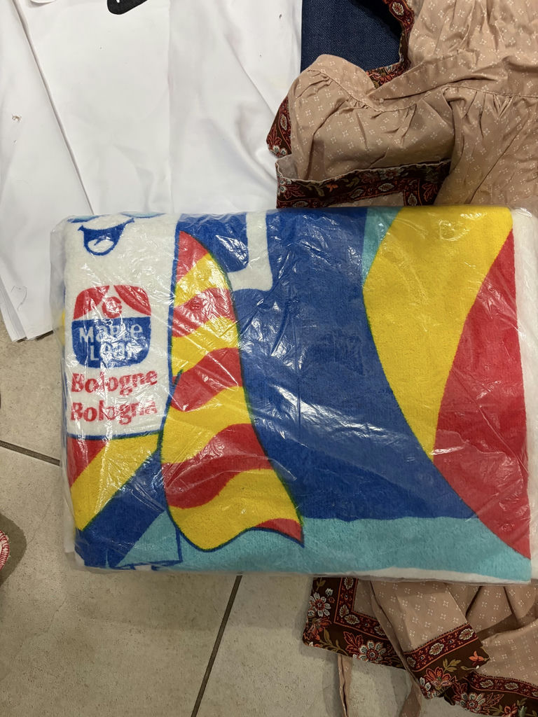 Maple Leaf Ad Products, Oven Mitts, Apron - image 5 of 12