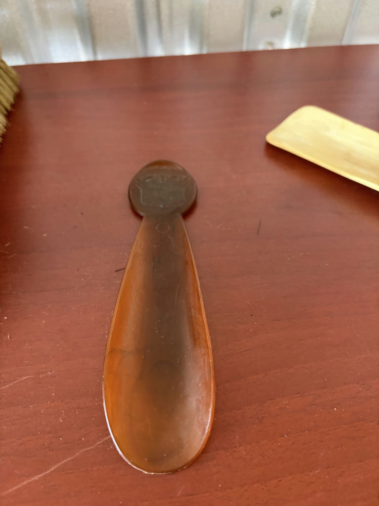 Vintage Shoe Brushes And Shoe Horns - image 7 of 11