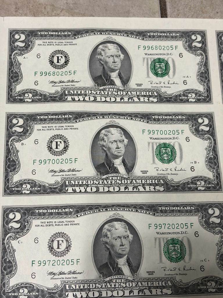 Uncut Sheet of 32 US $2 Two-Dollar Bills - Series 1995 Federal Reserve Notes - Uncirculated - image 9 of 28