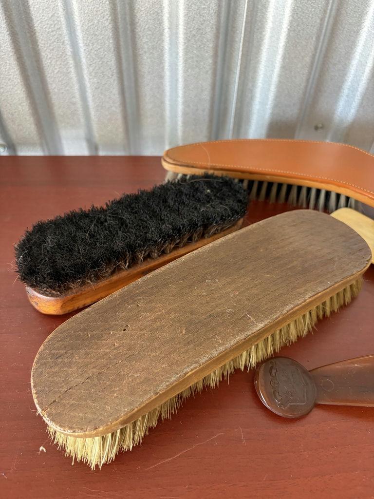 Vintage Shoe Brushes And Shoe Horns - image 3 of 11