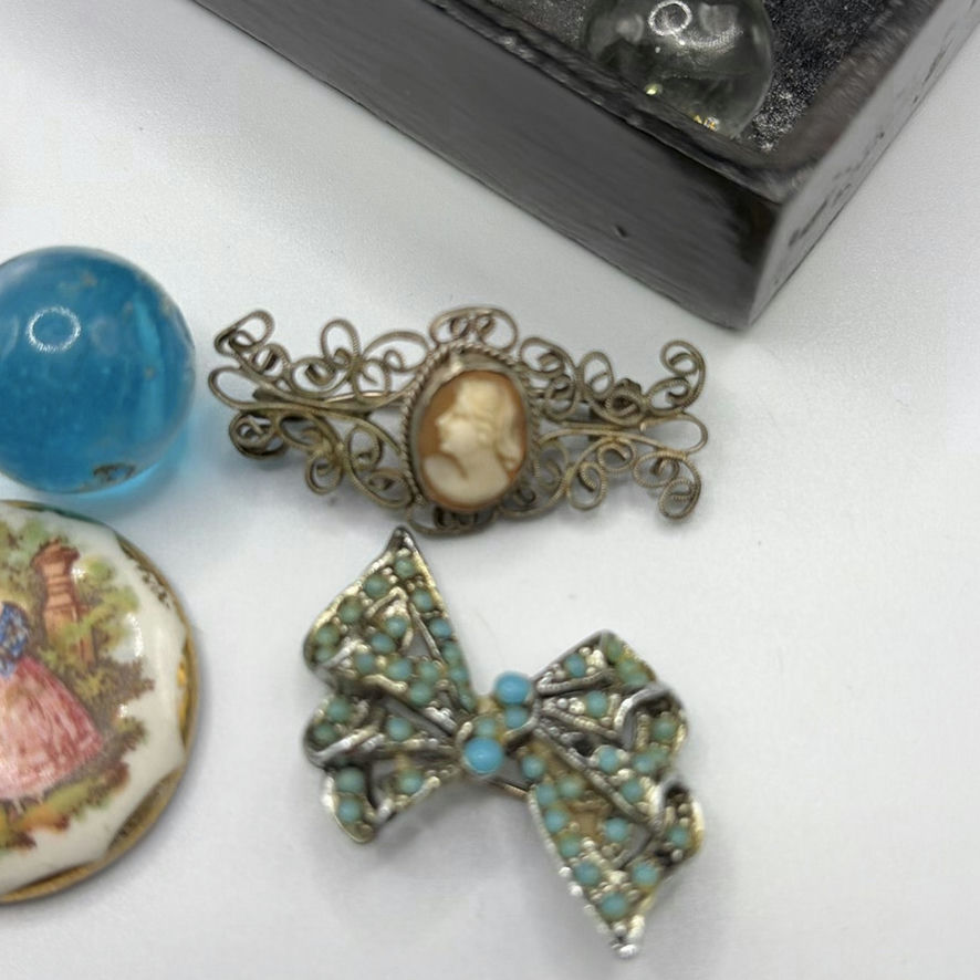 Vintage Lacquer Box With Treasures - image 7 of 9