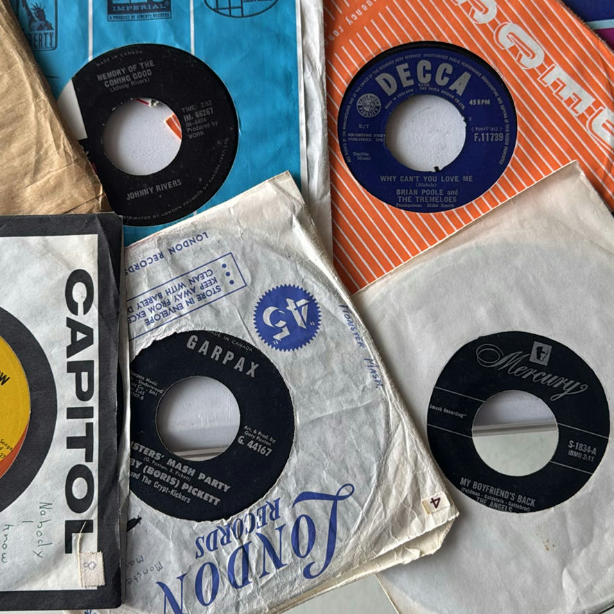 Large Assortment Of 45’s Records In case - image 19 of 32