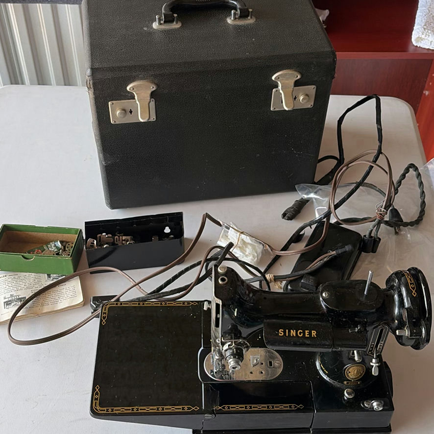 Singer Featherweight 222k - image 1 of 20