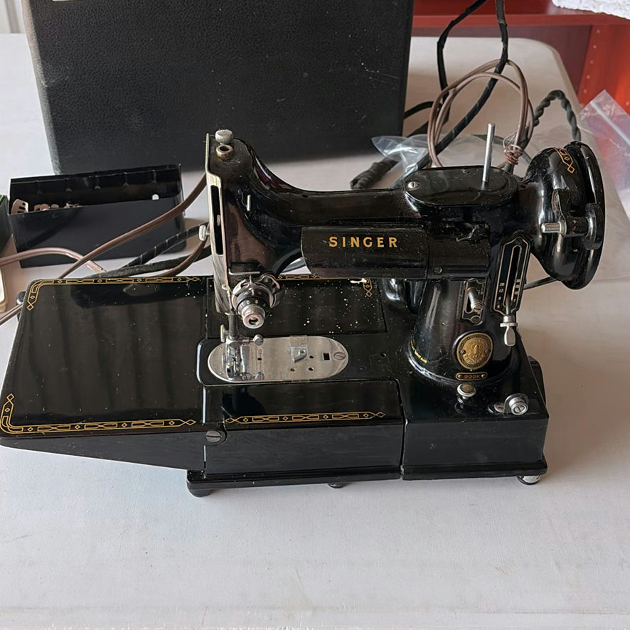 Singer Featherweight 222k - image 2 of 20