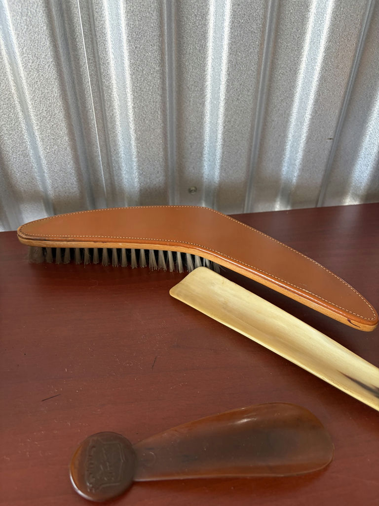 Vintage Shoe Brushes And Shoe Horns - image 4 of 11