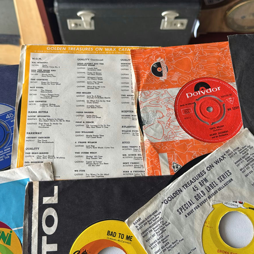 Large Assortment Of 45’s Records In case - image 29 of 32