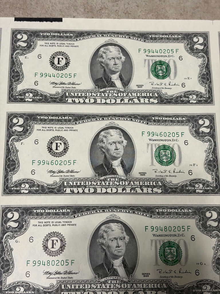 Uncut Sheet of 32 US $2 Two-Dollar Bills - Series 1995 Federal Reserve Notes - Uncirculated - image 8 of 28