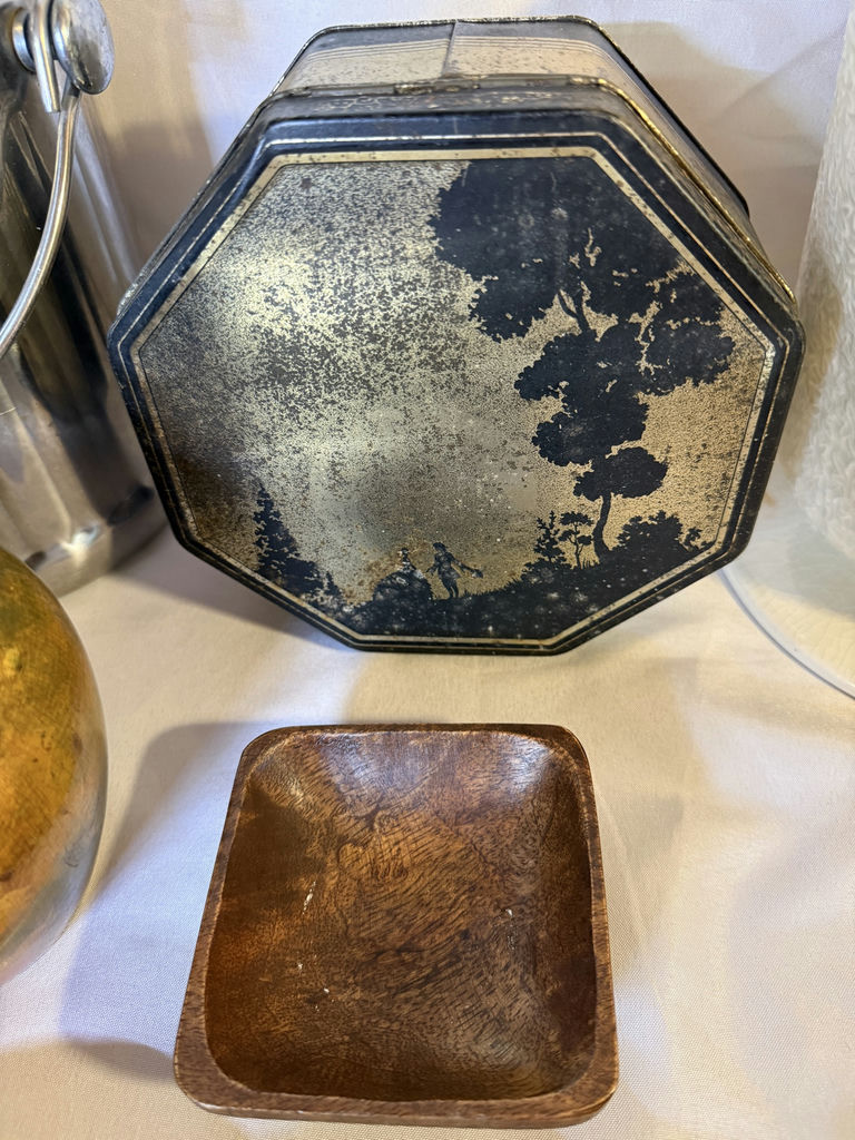 Assorted vintage containers, boxes, ceramics and wood slice pedestal - image 4 of 7