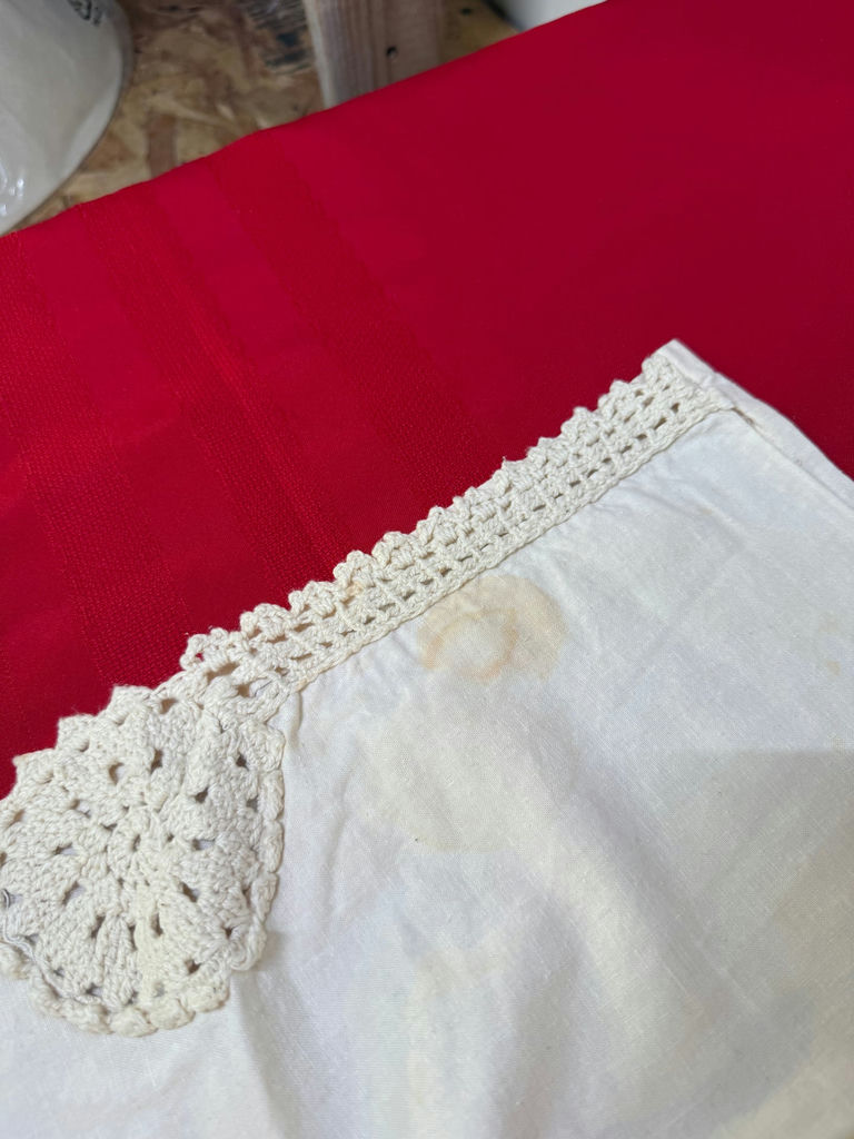 Vintage Lace And Linens - image 9 of 9